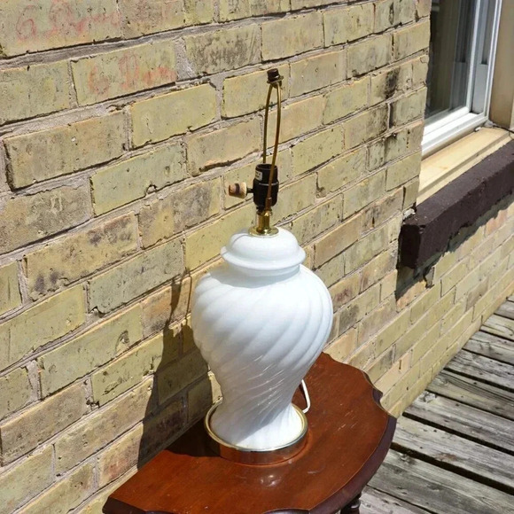 Vintage  Ginger Jar Shaped Lamp - Picture 4 of 12